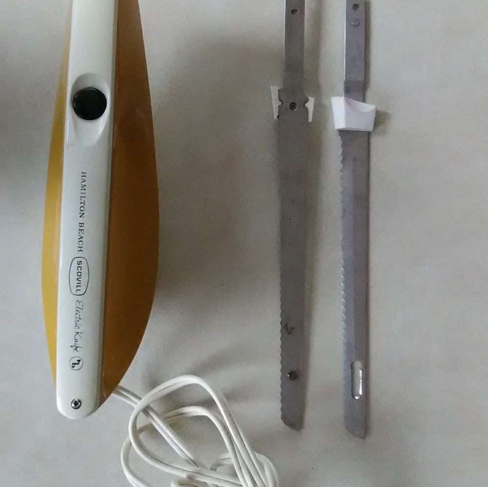Vintage Hamilton Beach Scovill Electric Knife Model 275G Gold w/ 2 Blades